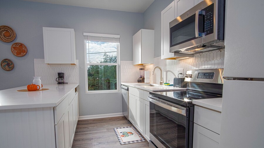 Downtown Dream Home Spacious 4br/2ba Sleeps 12!