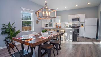 House (4 Bedrooms) | Dining room