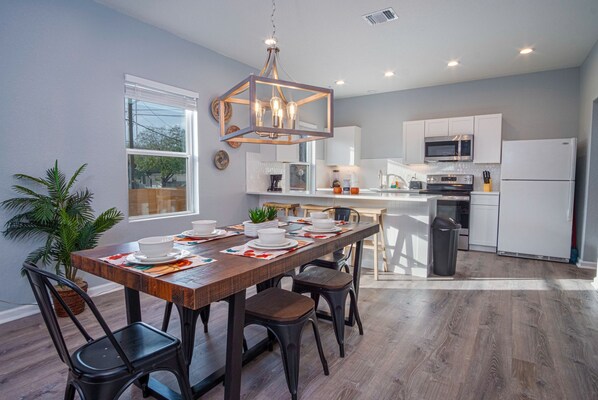 House (4 Bedrooms) | Dining room - Downtown Dream Home Spacious 4br/2ba Sleeps 12! (San Antonio)