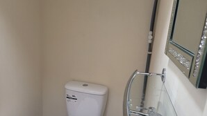 Bathroom - Nest Studio Flat for 2 People (Reading)
