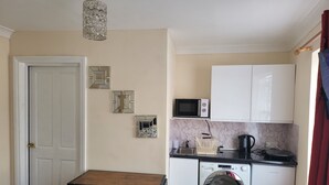 Private kitchen - Nest Studio Flat for 2 People (Reading)