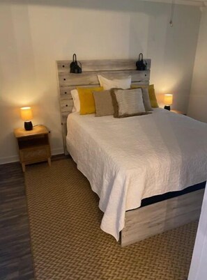 1 bedroom, iron/ironing board, free WiFi, bed sheets - Discover Mississippi State U within 4 mins! Cozy 1-bedroom awaits. (Starkville)
