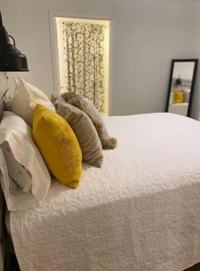 Discover Mississippi State U within 4 mins! Cozy 1-bedroom awaits.