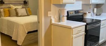 Discover Mississippi State U within 4 mins! Cozy 1-bedroom awaits.