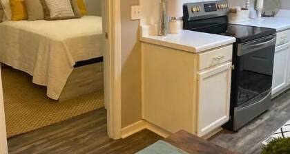 Discover Mississippi State U within 4 mins! Cozy 1-bedroom awaits.