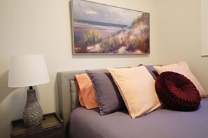3 bedrooms, iron/ironing board, travel crib, free WiFi - Central 3 Queen Beds|A/C|Double Garage|Disney+ (Edmonton)