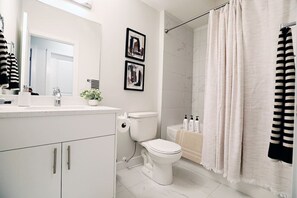 ヘアドライヤー、タオル