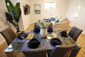 Dining - Central Suite King Beds|Long Stays|Disney+ (Edmonton)