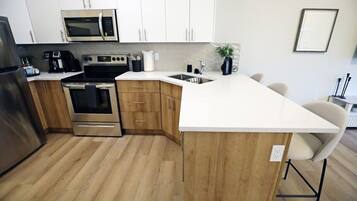 Fridge, microwave, oven, stovetop