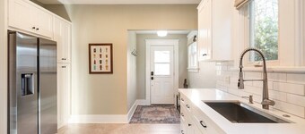 Bungalow 1922 Downtown with sauna, king bed, fast internet, close to WWU