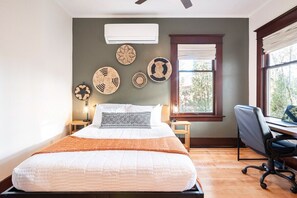 2 bedrooms, desk, iron/ironing board, free WiFi