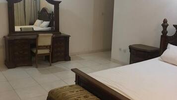 House | 3 bedrooms, iron/ironing board, free WiFi, bed sheets