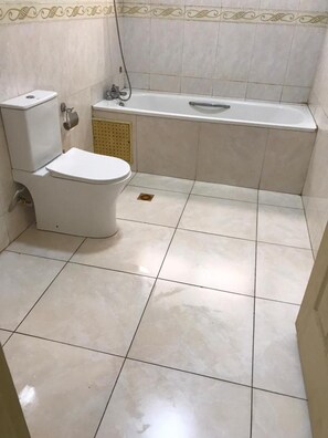 House | Bathroom - 3 Bed House - Sleeps 9 - Pets - Garden - Parking (Accra)