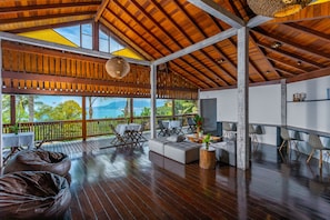 Lobby sitting area - Eco Baepi Residence (Ilhabela)