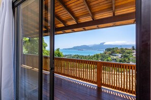 BROMELIA - PISO SUPERIOR | Balcony view - Eco Baepi Residence (Ilhabela)