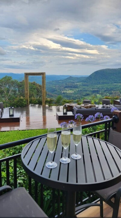 Chateau DU Golden foi Eleito o Melhor de Gramado em 2023 Para Casal e Famílias