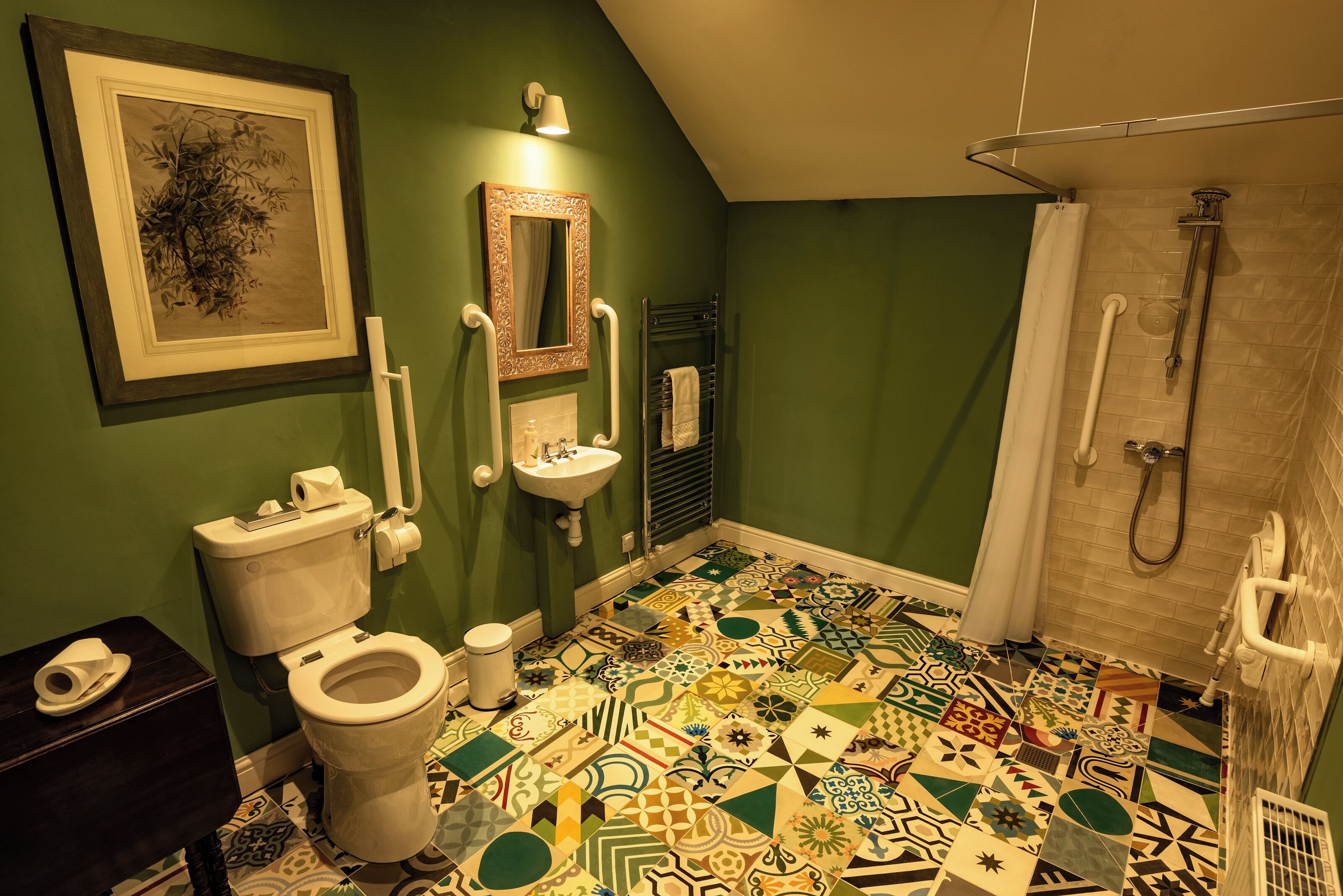 Hair dryer, towels, shampoo, toilet paper