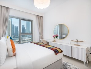 4 slaapkamers, een bureau, een strijkplank/strijkijzer, wifi