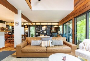 Smart TV, books, stereo, printers - Luxury Home in the Trees (Asheville)