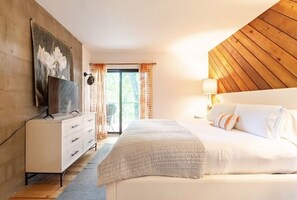 4 bedrooms, desk, iron/ironing board, WiFi - Luxury Home in the Trees (Asheville)