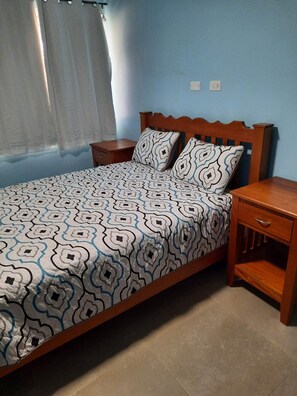 2 Schlafzimmer, Zimmersafe, Schreibtisch, Bügeleisen/Bügelbrett