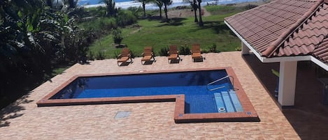 Utomhuspool