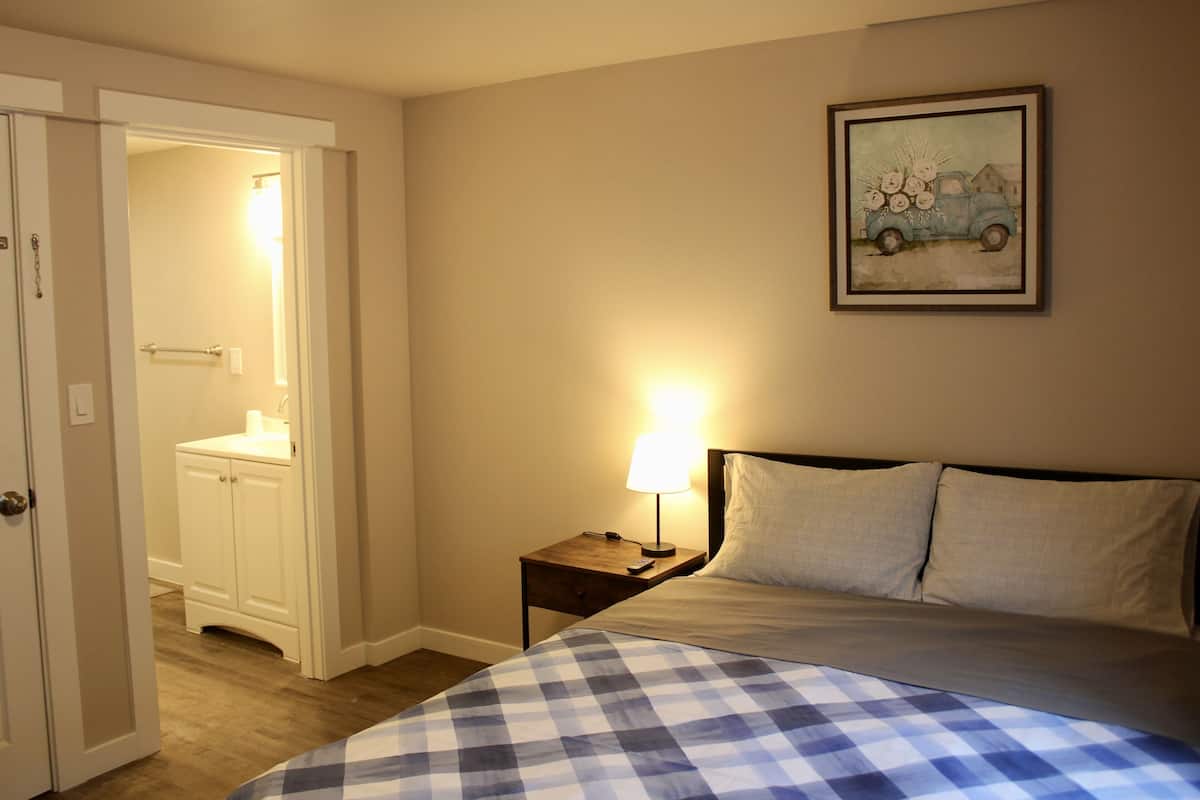 Quarto casal conforto, 1 cama Queen | Edredons de pluma, individualmente decorados, individualmente mobiliados