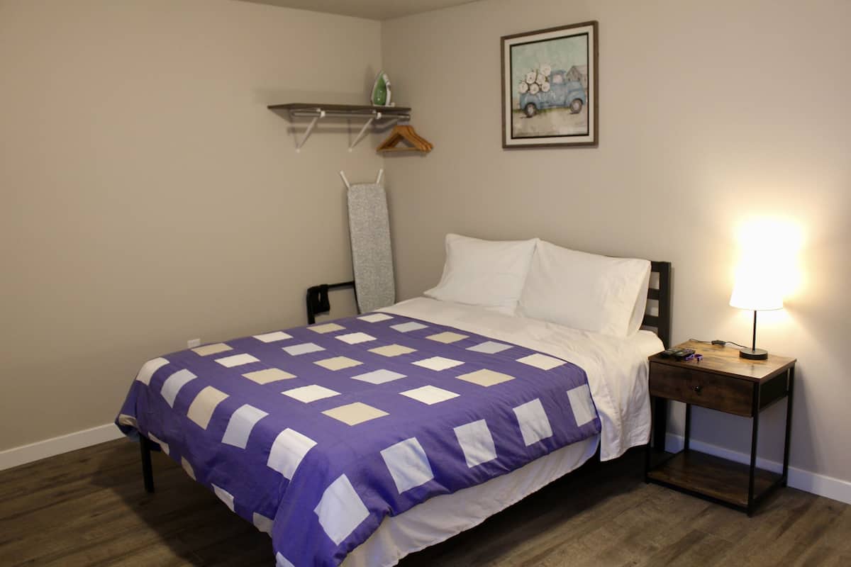 Classic Double Room, 1 Queen Bed, City View | 3 bedrooms, down duvets, individually decorated, individually furnished