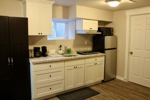 Fridge, microwave, eco-friendly cleaning products - Judkins Guesthouse (Close to Downtown) (Seattle)