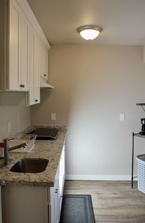 Shared fridge, microwave, eco-friendly cleaning products - Judkins Guesthouse (Close to Downtown) (Seattle)