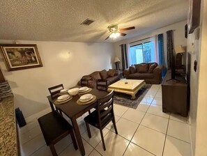 Smart TV - Beautiful Family home (North Lauderdale)