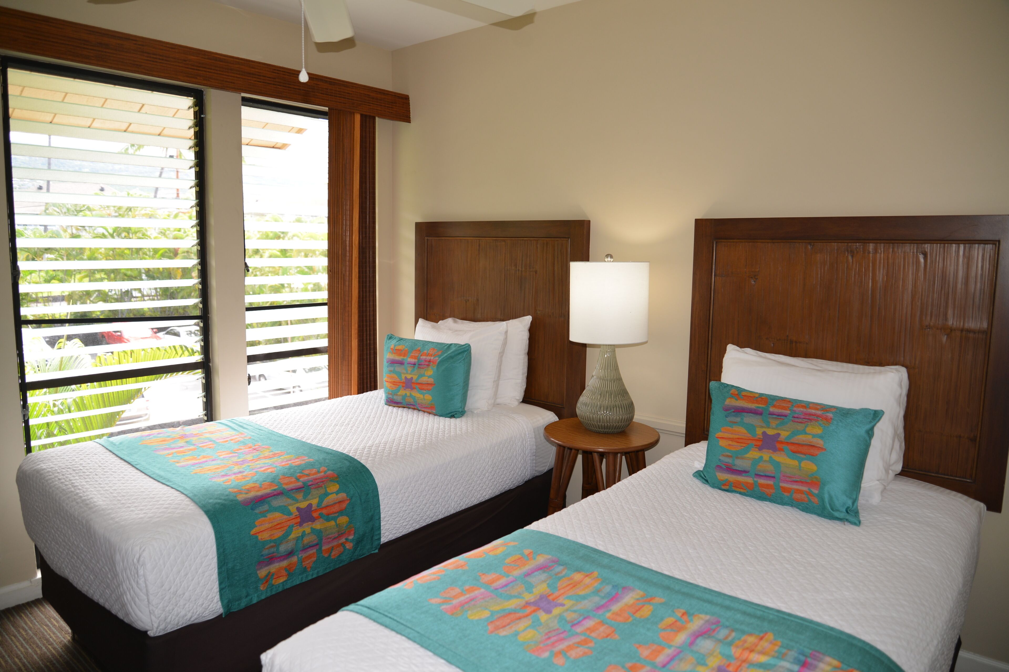 Cofres nos quartos, ferros/tábuas de passar roupa, Wi-Fi de cortesia