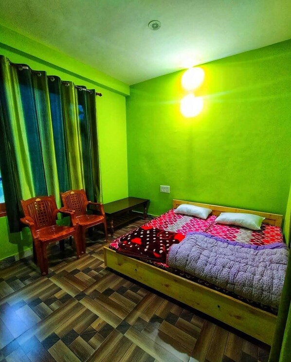 9 bedrooms, WiFi, bed sheets