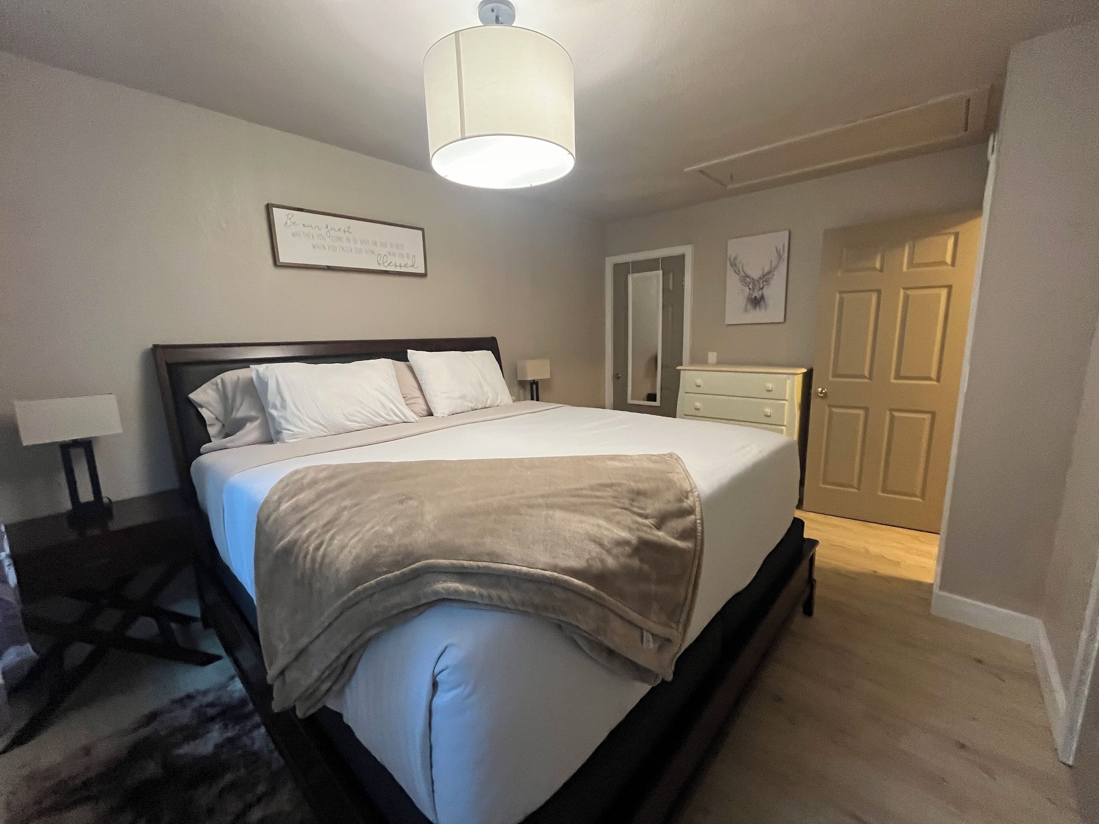 3 slaapkamers, reisbedje, gratis wifi, beddengoed