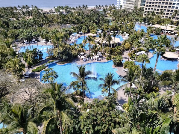 حمّام سباحة خارجي