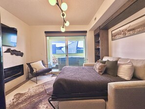 2 soverom, skrivebord, strykejern/-brett og wi-fi