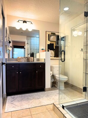 Sèche-cheveux, serviettes fournies