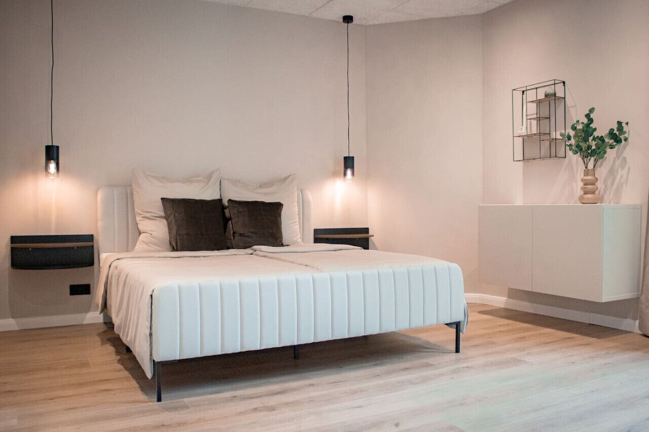 2 bedrooms, desk, iron/ironing board, WiFi