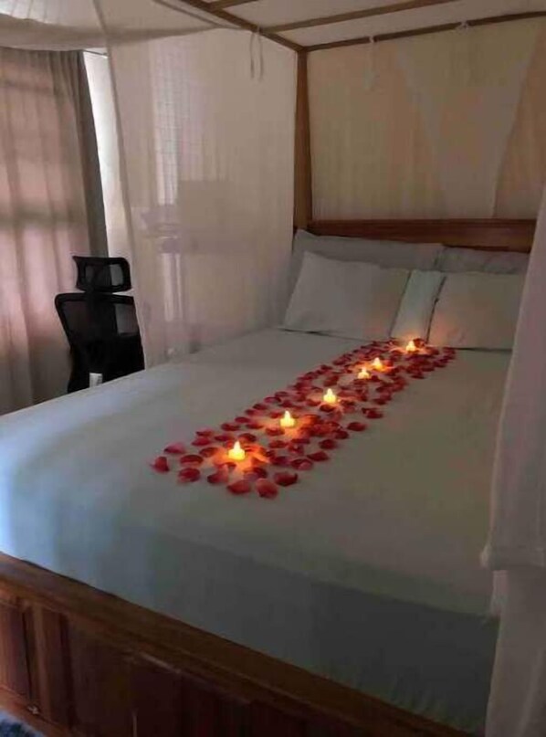 Mikrowelle, Ofen, Herdplatte, Kochgeschirr/Geschirr/Besteck