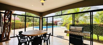 Immaculate 3 bedroom, 2 bathroom private villa with private pool
