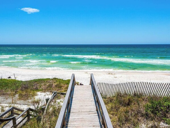 Una spiaggia nelle vicinanze