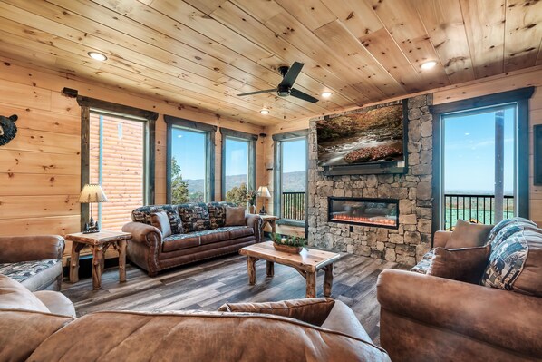 TV, fireplace, video games, DVD player - All Fun & Games (Pigeon Forge)