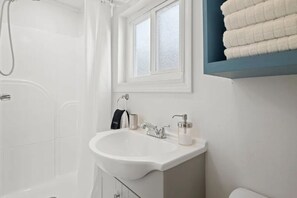 Handtücher, Seife, Shampoo, Toilettenpapier