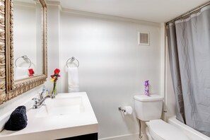 Towels, soap, shampoo, toilet paper