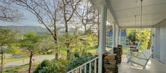 Suite 2, Quick Stroll to Downtown Black Mountain