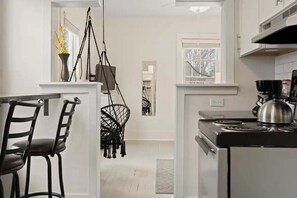 Fridge, oven, stovetop, coffee/tea maker