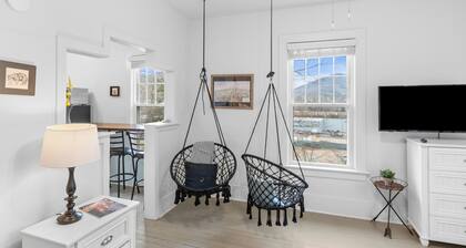 Suite 3, Quick Stroll to Downtown