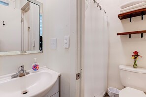 Towels, soap, shampoo, toilet paper