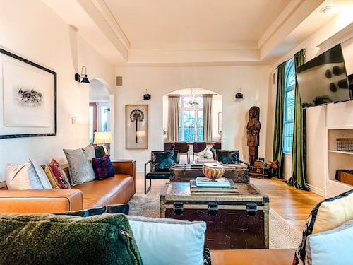 5BR Lux Family Getaway: Ski, Hot Tub, Pool & Poker