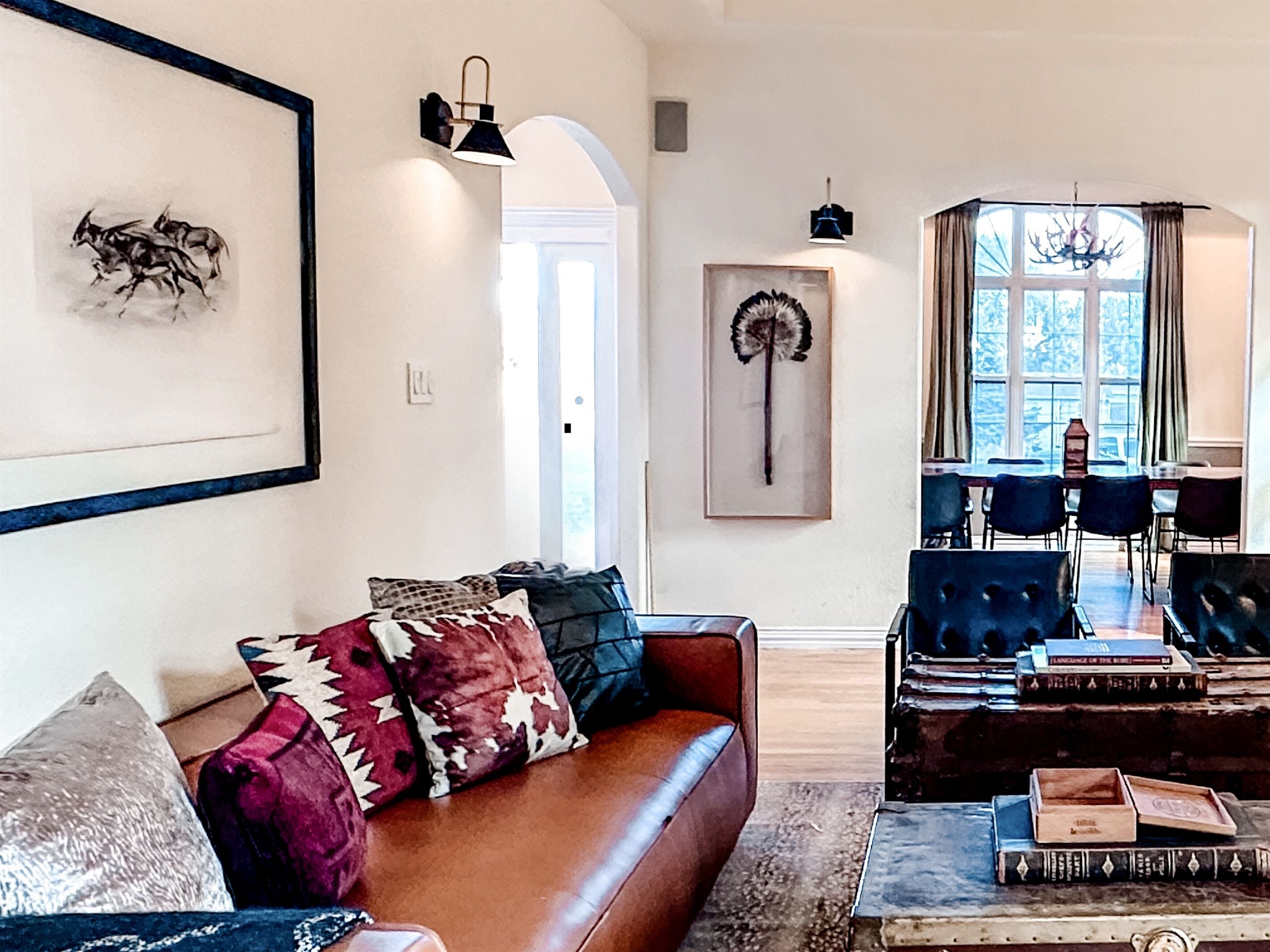 Smart TV, fireplace, books, stereo